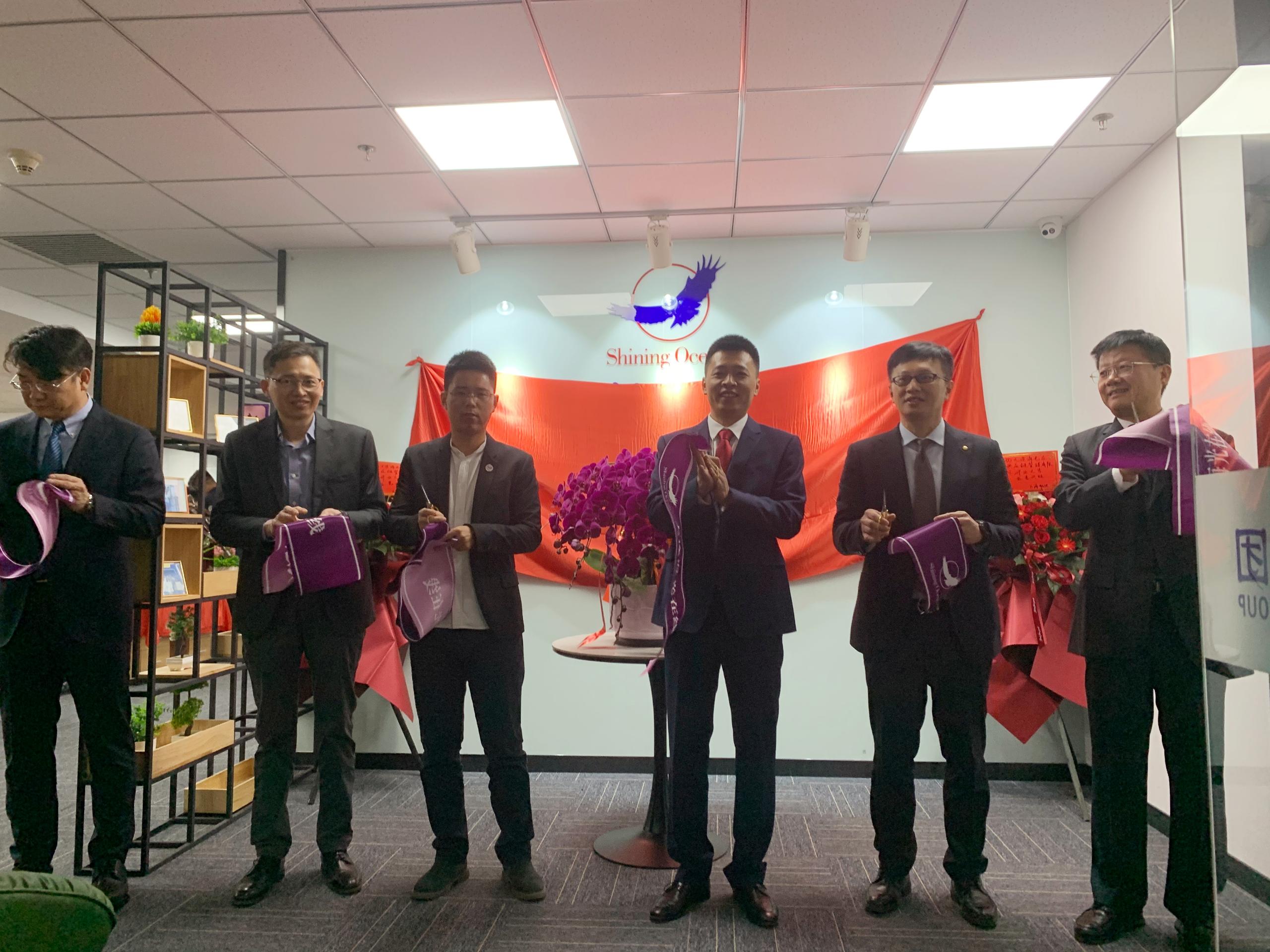 萬(wàn)海與長(zhǎng)榮代表參加大連分公司喬遷剪彩儀式