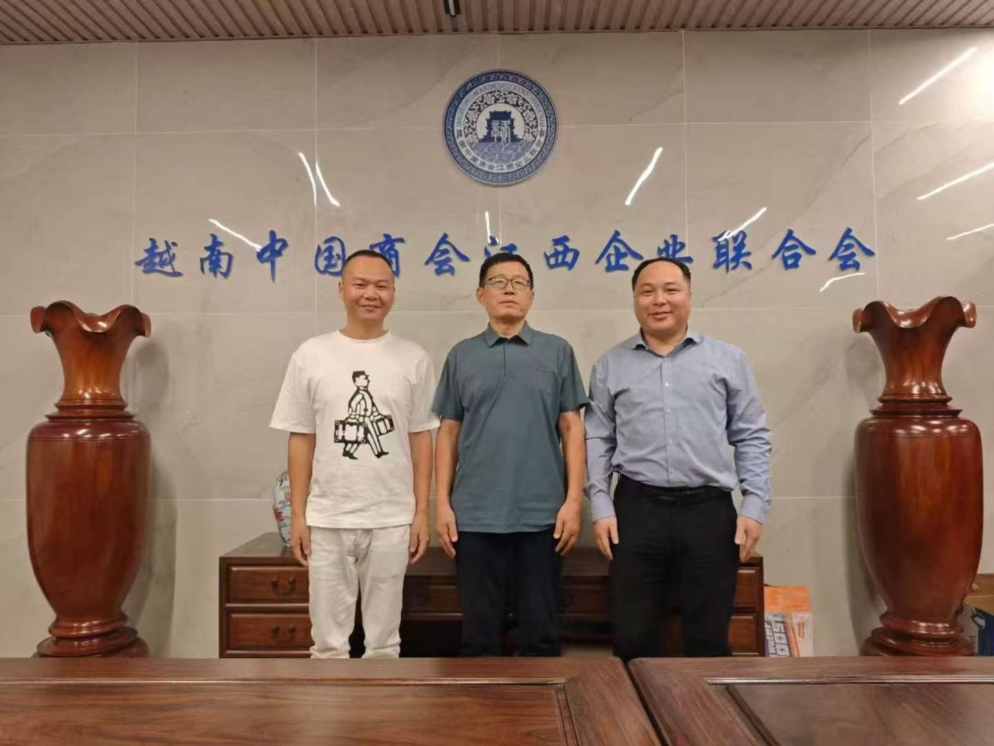 Mr. Zhang from Vietnam Branch visited the President Peng of the Jiangxi Enterprise Federation of the Vietnam Chinese Chamber of Commerce