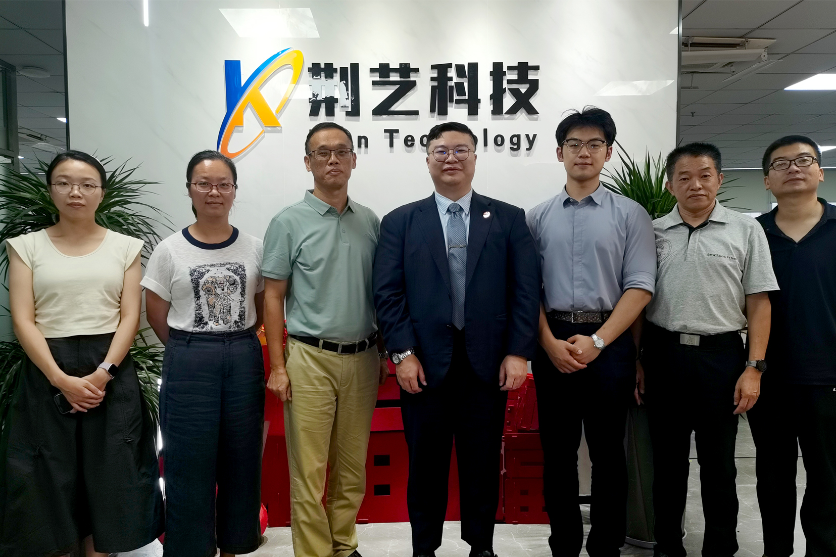 集團(tuán)高管拜訪廈門荊藝科技