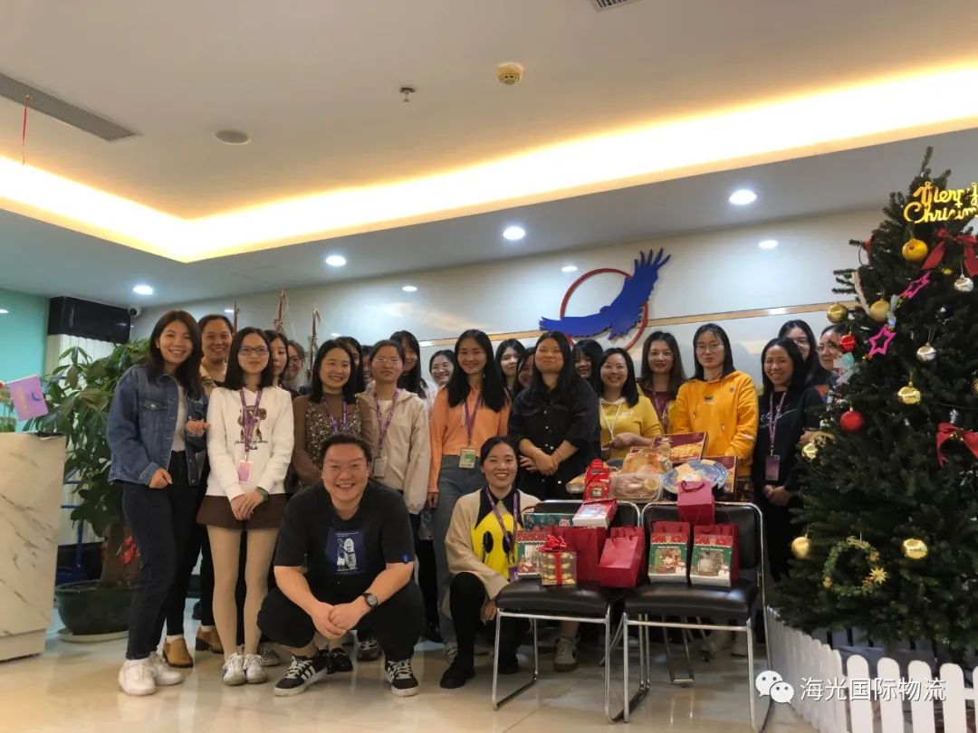 “圣誕老人”光臨海光，隨機派送小禮物~